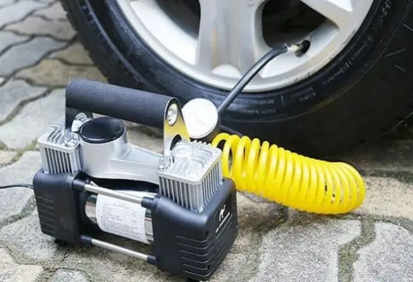Bơm lốp ô tô nén khí